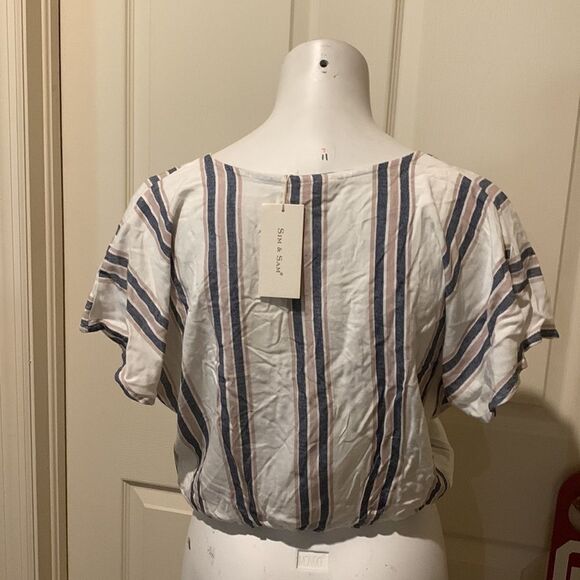 Sim & Sam crop V-neck Thai front Ray on top. Small - Picture 3 of 8